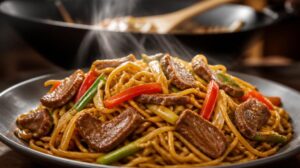 Smažené pšeničné nudle Chow Mein s hovězím masem a zeleninou
