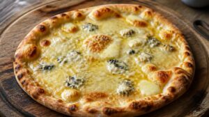 Tradiční pizza quattro formaggi se čtyřmi druhy sýra